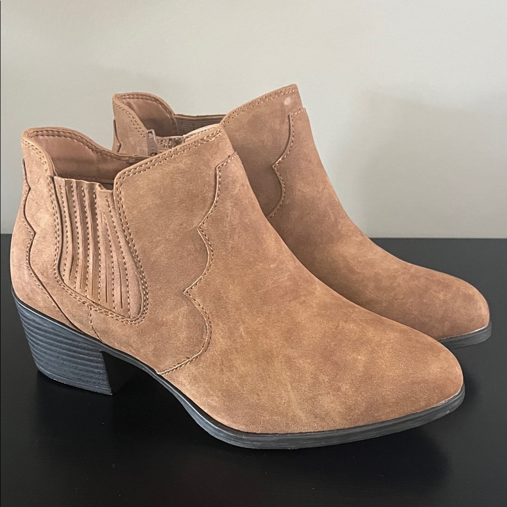 Cloudwalkers by Avenue Trixie Brown Ankle Western Booties: Size 8.5W